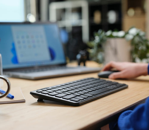 Trust Lyra keyboard Office USB + RF Wireless + Bluetooth QWERTY UK English Black Trust Lyra keyboard Office USB + RF Wireless + Bluetooth QWERTY UK English Black
